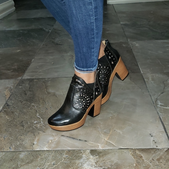 Leather booties - Picture 6 of 14